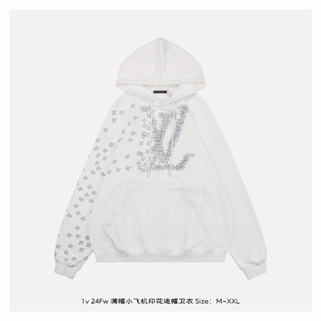 Lv 24Fw 满幅小飞机印花连帽卫衣 面料采用420克重双股大毛圈面料，定制32支螺纹，成衣两遍水洗处理，面料舒适亲肤无异感，定制定染面料，纺织密度高，垂感佳