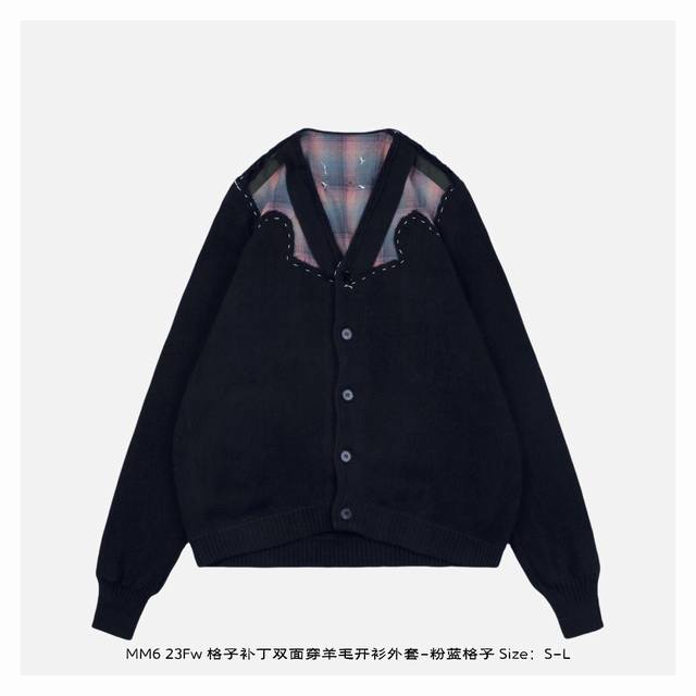 Maisonmargiela 马吉拉 23Fw 格子补丁双面穿羊毛开衫外套-粉蓝格子-正面 面料采用定织定染30支双股羊毛纱线，经过特殊工艺处理呈小波浪形状，衣