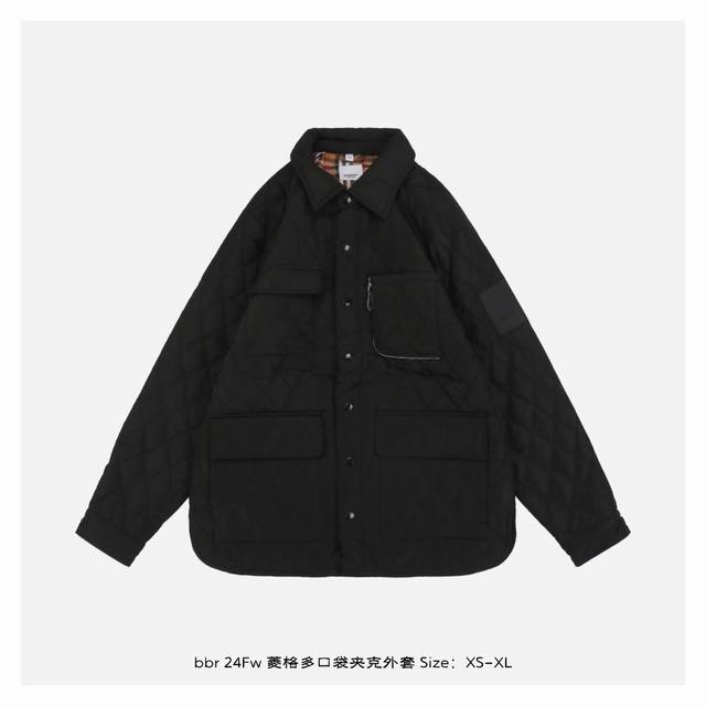 Burberry 博柏利 24Fw 菱格多口袋夹克外套 口袋按扣开合设计 肩膀点缀品牌徽标铭牌，内里装排典藏vintage格纹，前片拉链口袋设计更显细节，金属按