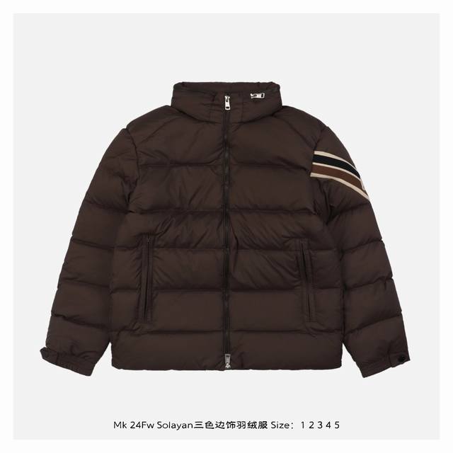 Moncler 蒙口 24Fw Solayan三色边饰羽绒服 Solayan羽绒夹克采用chic面料制成，硬朗方形造型设计，彰显运动精神，这款短款羽绒服的衣袖上