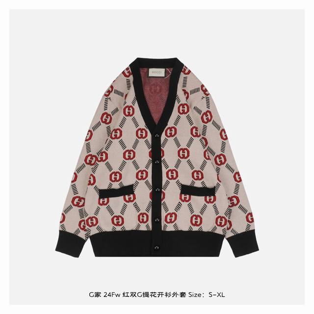 Gucci 古驰 24Fw 红双g提花开衫外套 采用混纺材质面料，柔顺保暖，抗起球性能好，采用进口无缝电脑横机全卷边编织，单件机编时间超过90分钟，胚身+成衣两