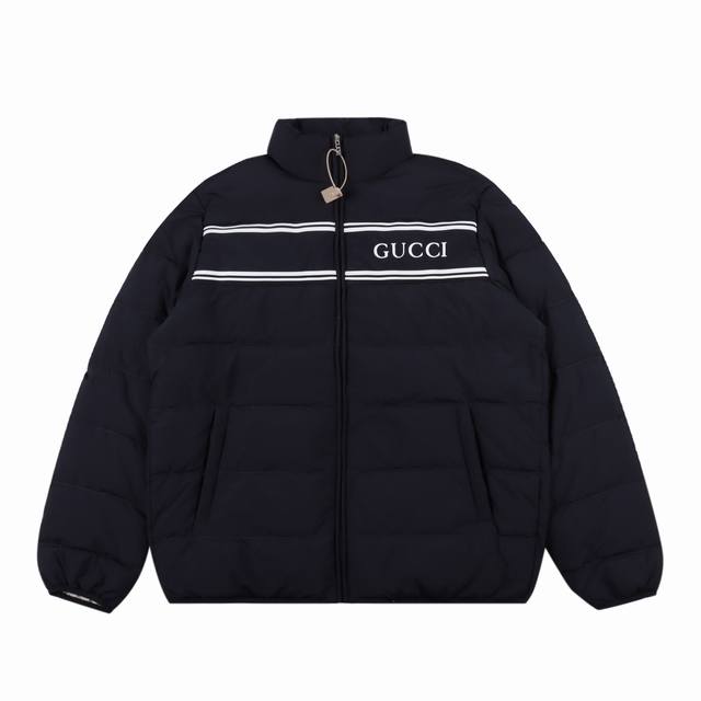 Gucci古驰24Fw 经典织带羽绒服 轻薄款 轻奢主义 男女日常通勤穿搭必备单品 专柜购入原版样衣拆解开发 国标白鸭绒填充 填充量高达400克 里衬采用棉纶纤