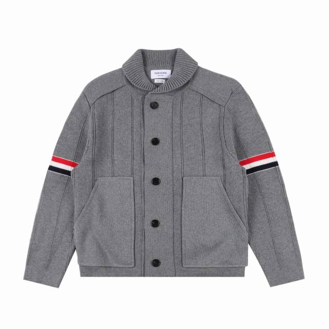 Thom Browne Tb 汤姆布朗 24Fw 竖条纹夹克外套 本款式使用德国进口斯托尔3.5.2针型机器采用前后绞编，超紧密度跟原版同织法同纱线同密度同做法