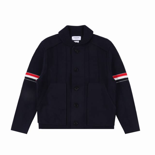 Thom Browne Tb 汤姆布朗 24Fw 竖条纹夹克外套 本款式使用德国进口斯托尔3.5.2针型机器采用前后绞编，超紧密度跟原版同织法同纱线同密度同做法