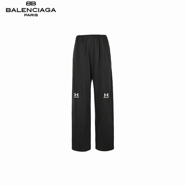 Balenciaga 巴黎世家 23Fw 安德玛联名刺绣logo长裤 Os版型真的很迷人 巴黎世家也真的是绝绝子 每一季新品版型都做到极致 实穿度很高，随意搭都