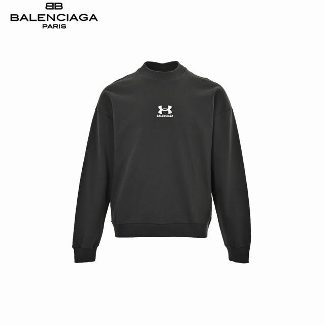 Balenciaga 巴黎世家 24Fw 安德玛联名刺绣logo圆领卫衣 Os版型真的很迷人 巴黎世家也真的是绝绝子 每一季新品版型都做到极致 实穿度很高，随意