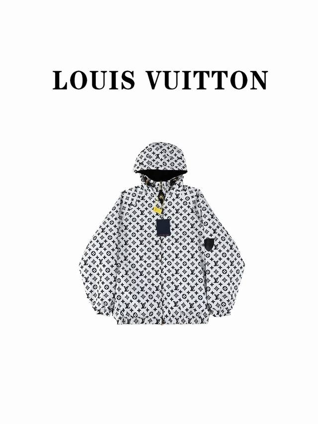 Louis Vuitton路易威登24Ss 双面穿老花棉服连帽冲锋外套 定制yb进口材质 沿用无缝衔纹路工艺 质感上乘 上身轻盈保暖 工艺十足的双面穿设计 纯黑