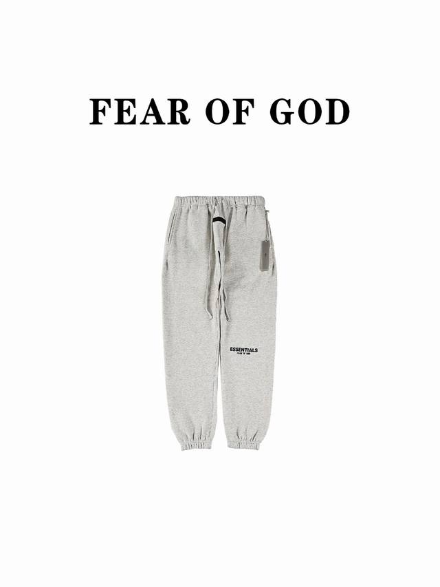 Fear Of God Essentials Fog植绒logo明星同款秋冬长裤卫裤 第八季最新款植绒logo长裤一出，可谓是爆款中的爆款，各大明星抢先上身！植