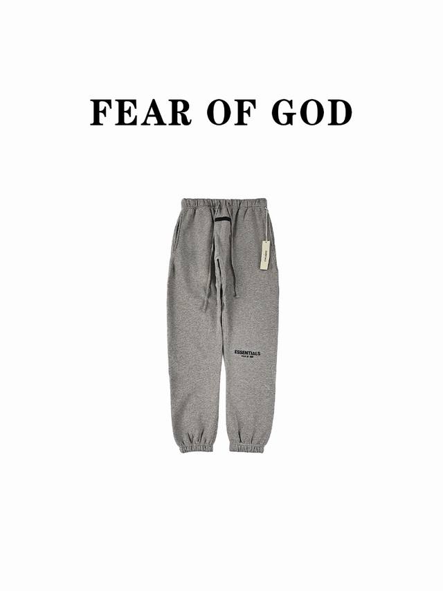 Fear Of God Essentials Fog植绒logo明星同款秋冬长裤卫裤 第八季最新款植绒logo长裤一出，可谓是爆款中的爆款，各大明星抢先上身！植