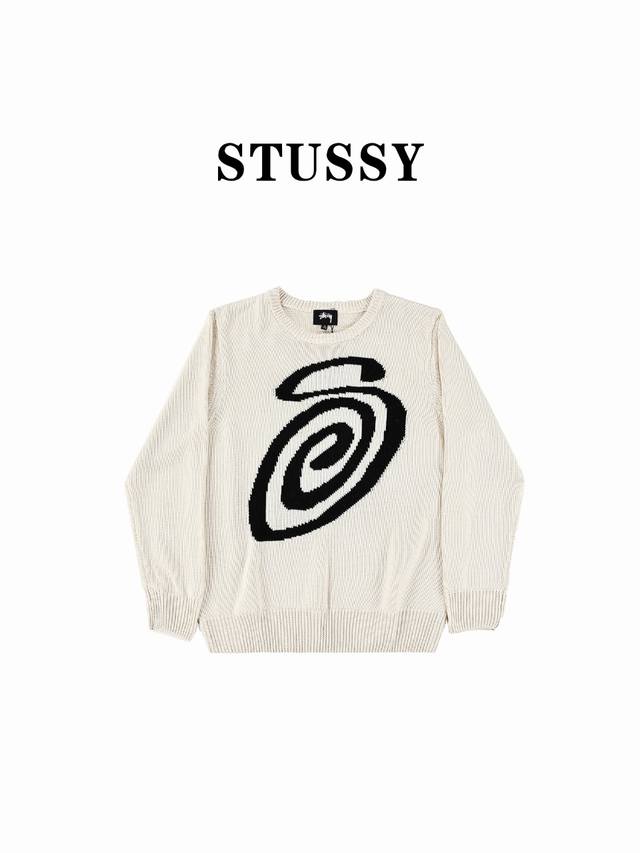 斯图西stussy S卷曲蚊香针织毛衣 胸前以品牌首字母s为载体设计的螺旋字母字体，采用进口全自动提花机，平整度细节度完美！！不漏针不漏线。选用羊仔毛纺织，完全