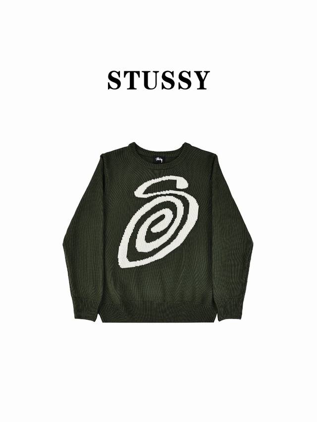 斯图西stussy S卷曲蚊香针织毛衣 胸前以品牌首字母s为载体设计的螺旋字母字体，采用进口全自动提花机，平整度细节度完美！！不漏针不漏线。选用羊仔毛纺织，完全