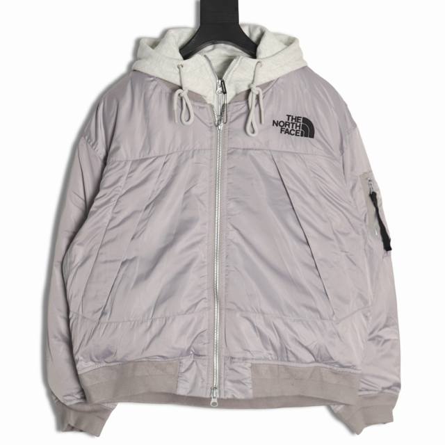 The North Face Tnf 北面 可拆卸帽飞行员羽绒服夹克 帽子可拆卸 经典短款飞行员夹克廓形，宽松版型上身帅气利落，包容度高。棒球式小立领，袖门及下