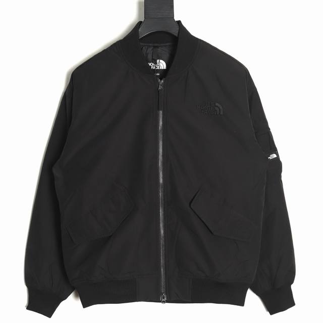 The North Face Tnf 北面 棒球羽绒服 经典短款飞行员夹克廓形，宽松版型上身帅气利落，包容度高。棒球式小立领，袖门及下摆采用罗纹收口，满定保暖的