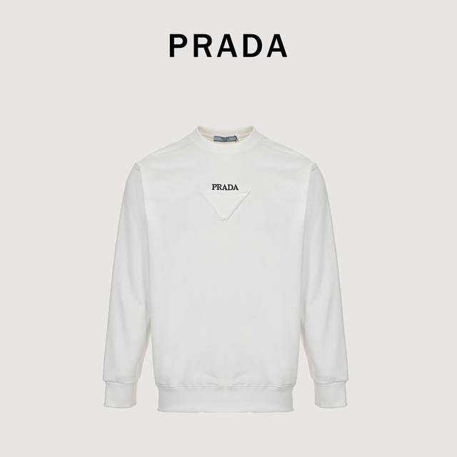 Prada 普拉达 24Fw 胸前小字母 圆领卫衣 420克重纯棉面料毛圈底定制32支2*2螺纹 成衣两遍水洗处理 面料舒适亲肤无异感 定制定染面料 纺织密度高