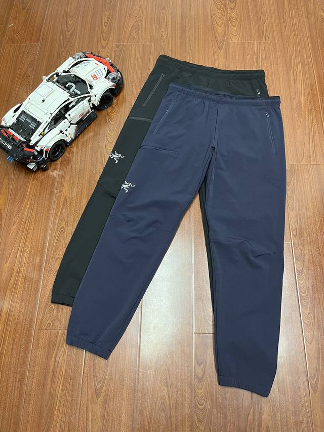 2024Arc'Teryz 始祖鸟 Gamma Jogger Pant 男款束脚 软壳裤 冲锋裤 鸟家户外运动休闲冲锋裤 专业研发的科技导湿速干面料，面料在纺织