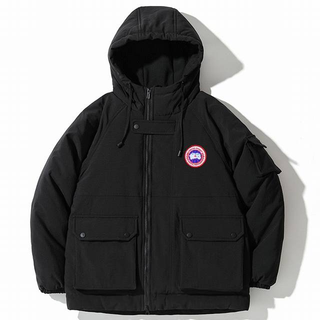 上新 大鹅海外经典版防寒服羽绒服外套 男女同款 大鹅经典款羽绒服 Canada Goose 胸前章、男女同款 抗寒羽绒服！那种细腻又坚挺的手感，是来自大自然风霜