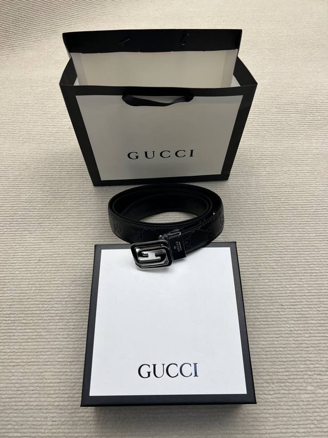 Gucci古驰男士最新款腰带皮带！高端品质！ 货号：A189 扣头： 银色 包装：打孔器，手提袋，发票，专柜同等包装 尺寸：115 送礼自留首选品！