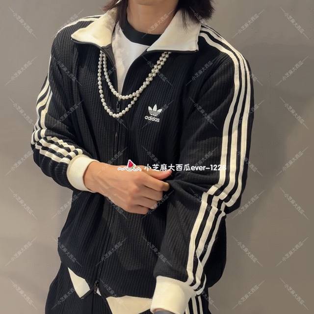 新款上新 Adidas阿迪达斯三叶草立领外套高领外套男士运动服情侣款男女同款女士外套！三条杠宽松版型夹克青年外套宽松版型学院风轻松驾驭 Adidas阿迪达斯外套