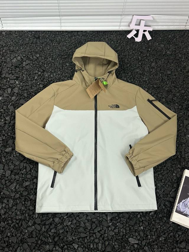 The North Face 北面 24Ss秋冬拼接撞色连帽日系夹克外套男女同款 - 面料既防风防泼水也不会太硬邦邦，穿在身上的舒适度更高！青岛代工厂出货！原厂