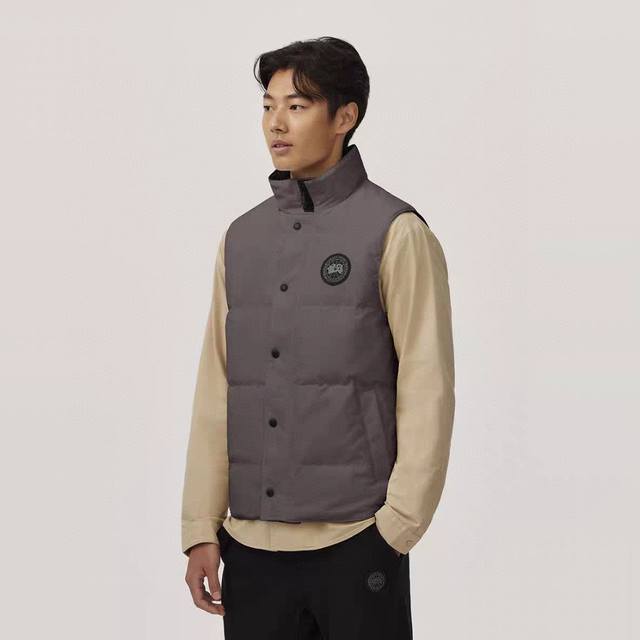 上新 醉新款经典海岸灰黑标大鹅背心马甲羽绒服 2024年秋冬canada Goose 加拿大鹅牌羽绒马甲！情侣同款、 潮人必备，情侣款，百搭款！ 尺码：S-2X