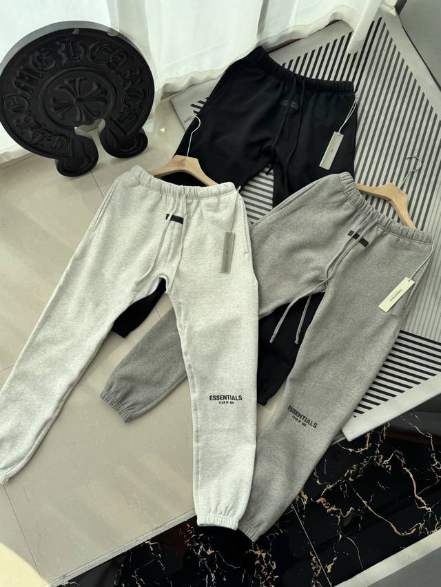 Fear Of God Essentials Sweatpants Fog 3M反光字母logo束脚卫裤 内衬加绒 美式高街宽松版型 颜色：浅燕麦灰，黑色，深灰