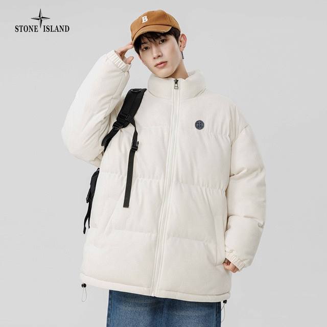 上新 Stone Island石头岛海外版24Ss新款六色ins条绒羽绒棉服外套 Ins 整衣采用提花设计 色调搭配恰到好处 经久耐看. 高品质工装条绒面料 质