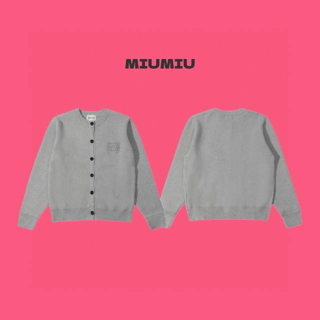 Miu Miu 缪缪24Ss 爆款纯色单排扣贴布绣 Logo 情侣长袖针织开衫外套-顶级原单版本 Color：灰色 Size：S M L Number：2490