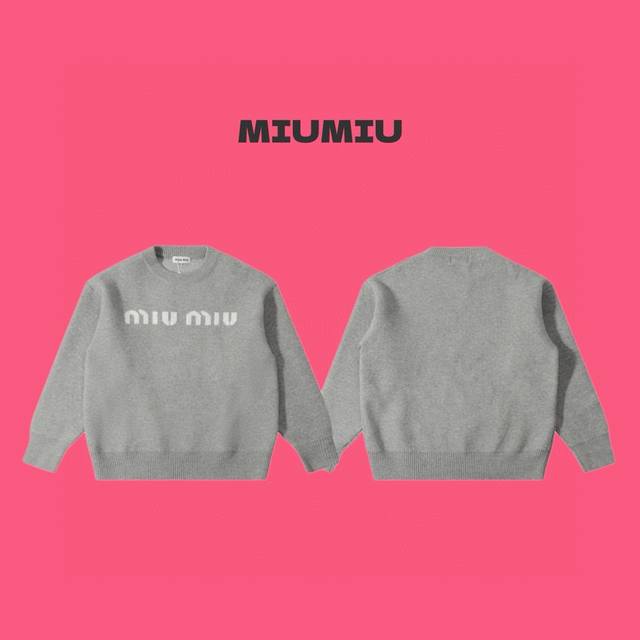 Miu Miu 缪缪经典字母 Logo 提花情侣针织圆领毛衣-顶级原单版本 Color：灰色 Size：S M L Number：249003 独家定制进口羊毛