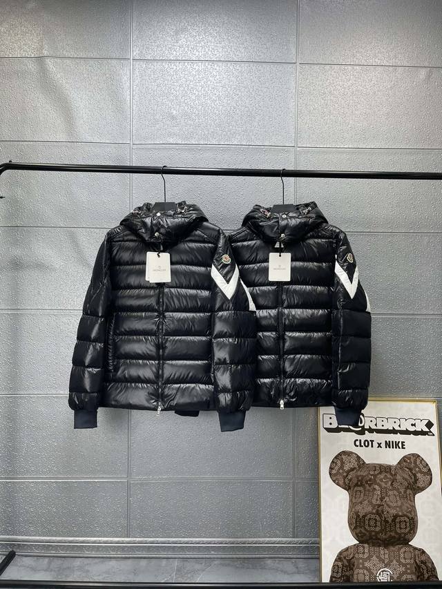 王一博同款 Moncler 蒙口 24Fw Saulx Corydale双峰羽绒服夹克外套 男女同款 注意防伪扣拆下不退换 - 颜色：黑色 - 尺码：S M L