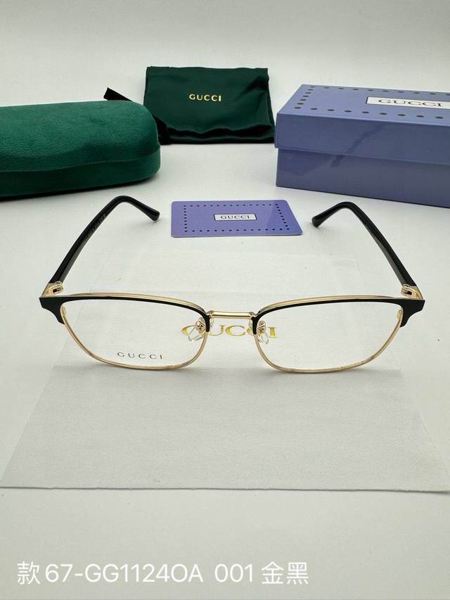 Gucci 古驰眼镜框素颜框 配全套包装 货号：款67-Gg1124Oa 001 金黑 被权志龙带火的眼镜太适合素颜啦，实至名归断货王！今年这么流行必须安排上呀