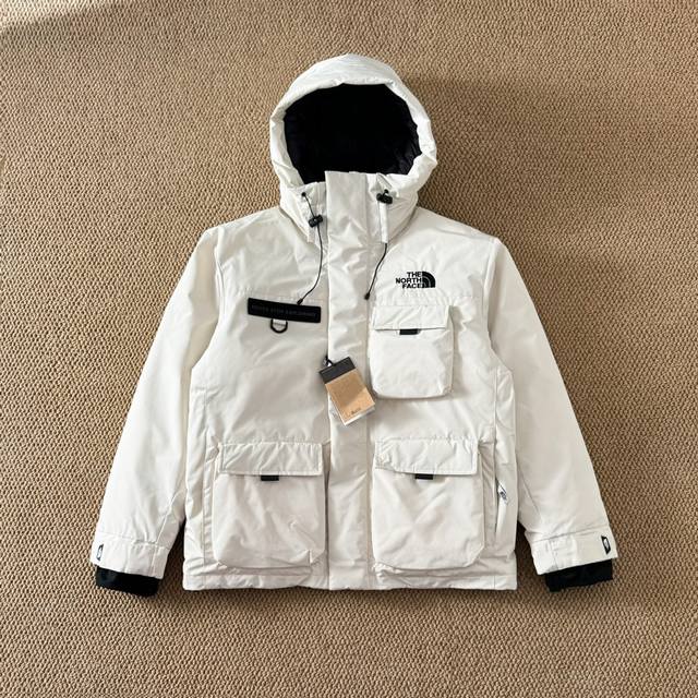 供 The North Face Ss23 申敏儿同款 纯色logo徽标多口袋抽绳连帽工装羽绒服 新国标80绒 面料：定制原版一致aie Eco梭织面料 成分涤