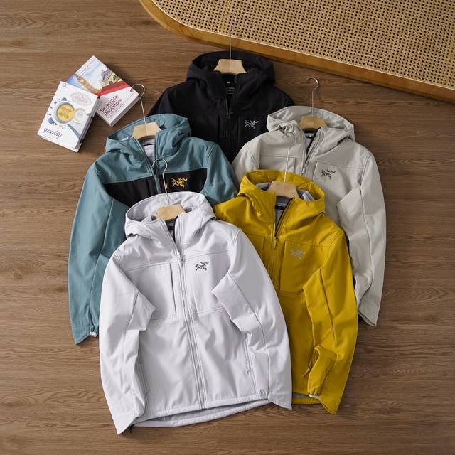 上新 品牌：始祖鸟 Arcteryx 尺码：M-L-Xl-Xxl-Xxxl 颜色：黑色-拼绿-白色-灰色-黄色 品 名：Arc'Teryx始祖鸟 Gamma M