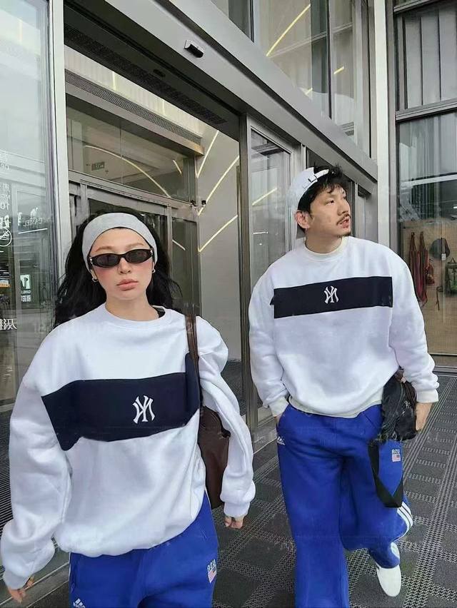 Mlb洋基队加绒撞色刺绣logo圆领卫衣 入冬不费力穿搭主打一个chill！ 藏青拼白真的绝绝 怎么搭配都显白 Ny重工刺绣logo撞色面料 高级感拉满 400