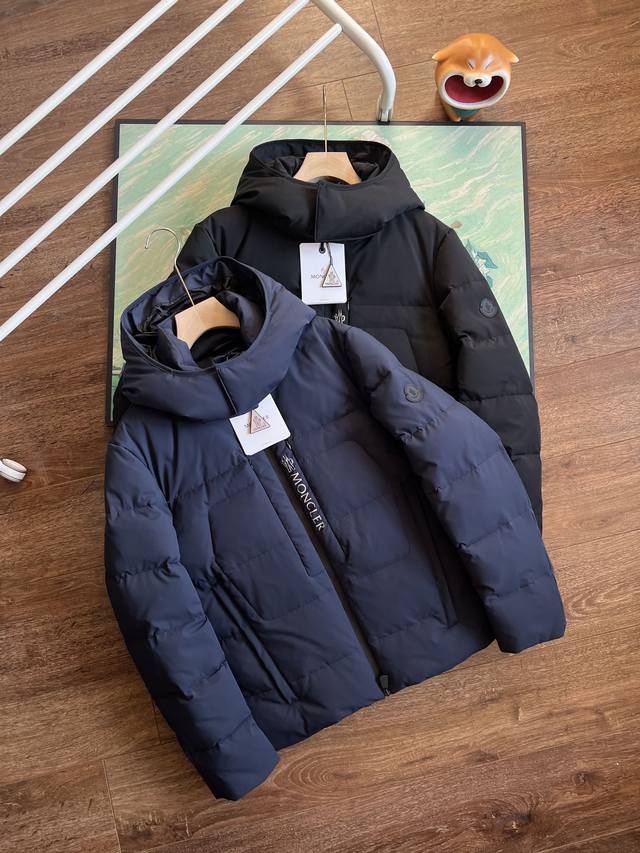 报单款号10163。 掌柜自留款！顶级代购版本！23Fw冬季走秀新品， Moncler 蒙口 盟可睐 Fw23 Blavet 黑标 男士商务休闲羽绒服 游离于经