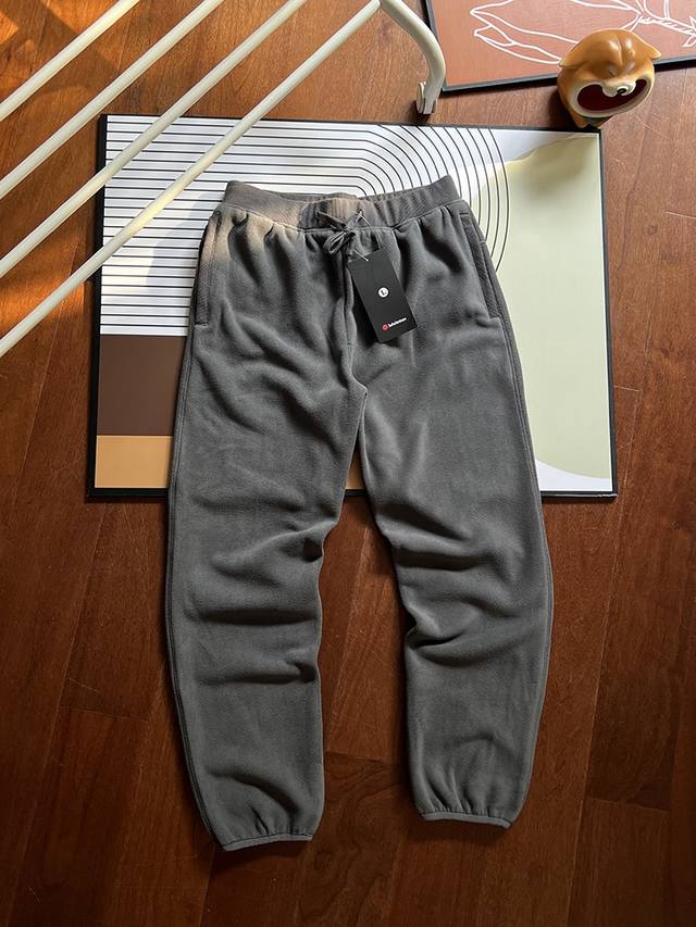 报单款号10221。 秋冬新品 Lululemon Classic Fit Fleece Jogger 男士500克双面摇粒绒抓绒长裤 线上600+ 不要太舒服