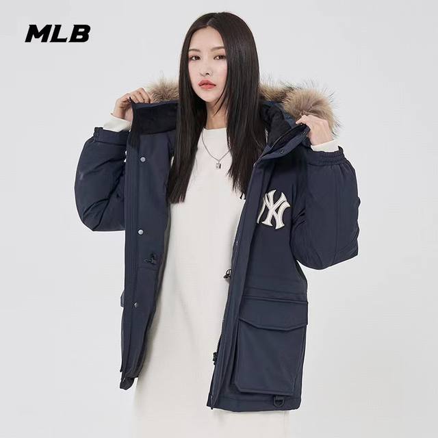 上新！！！ 专柜同步发售mlb爆款现货重磅大牛货 Ny 原厂出品 经典出韩国款，保暖性好，不挑身材， 胸前独有的刺绣技法呈现经典logo；胸前logo，足够重工