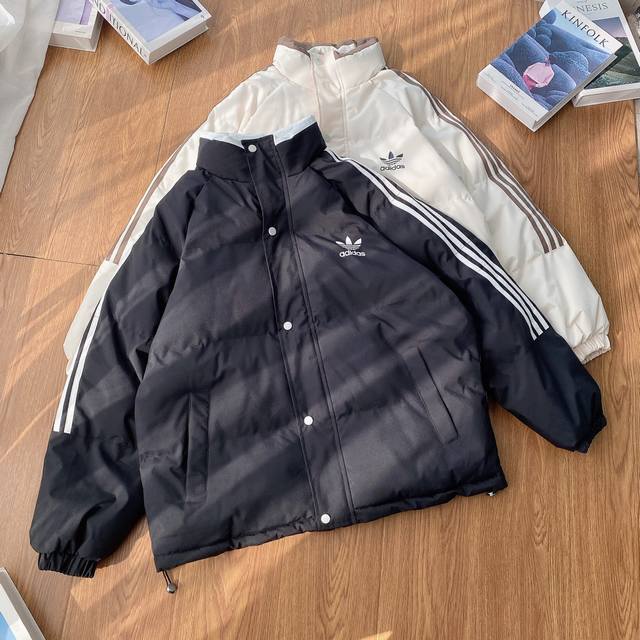 拿货 Adidas 阿迪达斯三叶草经典三杠拼接立领加厚面包服棉服三色齐发 火爆冬季 Adidas阿迪新品情侣棉服，填充高弹高密度手塞棉，穿着版型超级好，上身特别