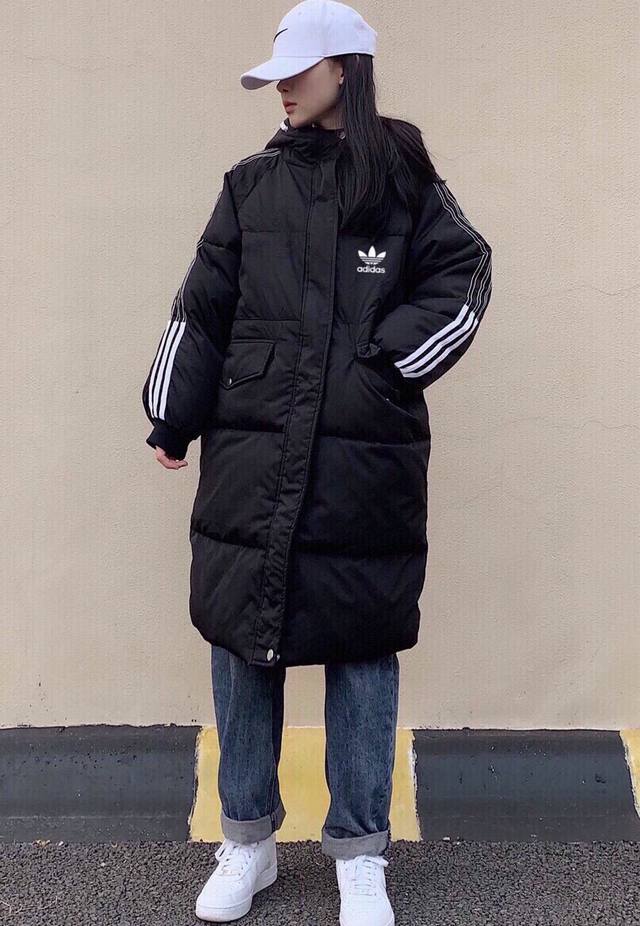 上新 上新 Adidas 阿迪达斯专柜经典款三条杠长款羽绒棉服面包服，专柜常青基础百搭款，情侣款羽绒棉服，冬季出行穿搭必备百搭单品 全棉斜纹仿天丝 表面带有微微