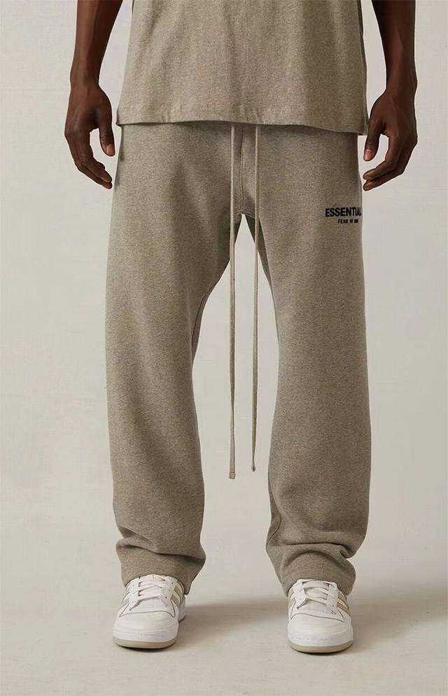 上新 “完美复刻 黑体植绒字母直筒裤 Fear Of God Essentials Sweatpants Fog 立体双排黑植绒字母logo直筒卫裤” 内衬加绒