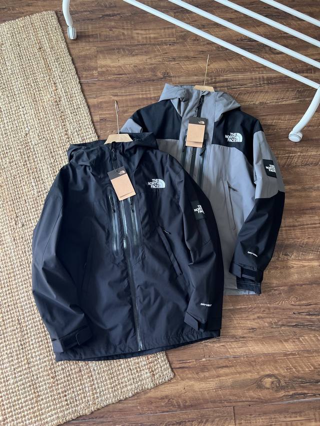 The North Face 北面三合一 拼色冲锋衣，高工艺刺绣标+ 75D双经双纬银狐绒内胆！男女同款硬货！高版本！北面三合一north Face 情侣秋冬款