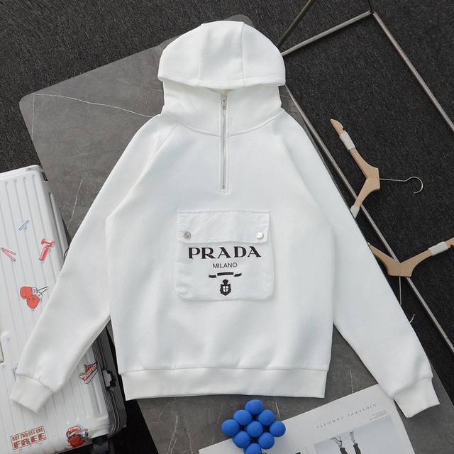 上新 顶级复刻 高端定制 - Prada 普拉达 新款重工胸前尼龙大口袋半拉链休闲连帽卫衣 - 款号：W288809 - 颜色：黑色 白色 - 购入原版开模打造