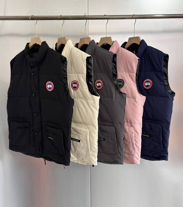 Canada Goose 加拿大鹅羽绒马甲男女同款 加拿大鹅一直是被公认为最保暖的羽绒服 各种各路ins红人、网红、明星也时常穿他街拍 每年都有做canada