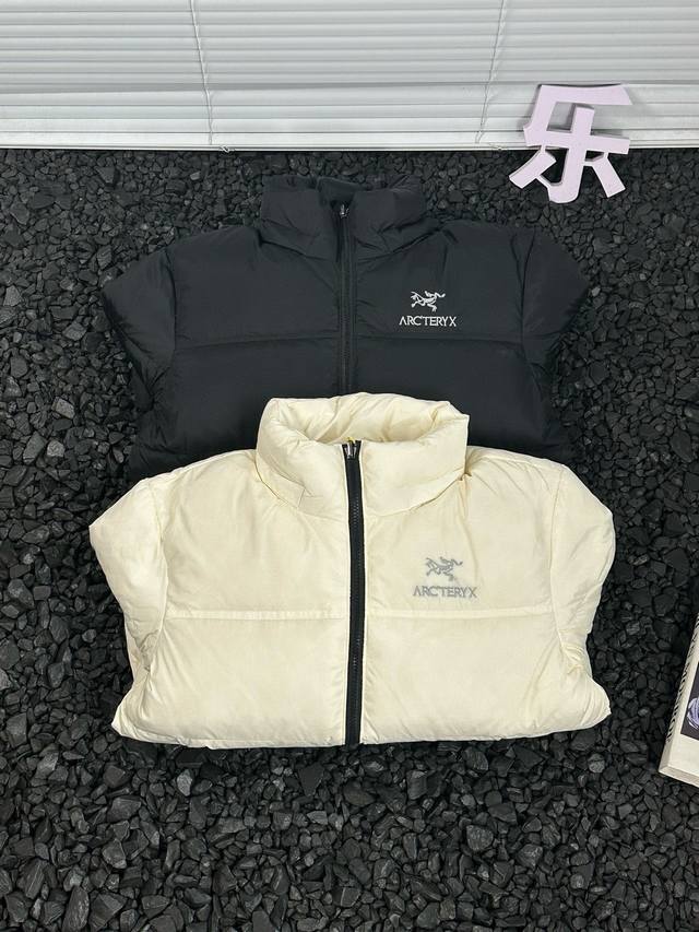 Arc’Teryx 始祖鸟 秋冬新品经典立领基础刺绣款白鸭绒羽绒服外套男女款 - 忠于品质、始于态度 绝对是羽绒服里面的天花板！零下十度无压力饱和度无敌！海外版