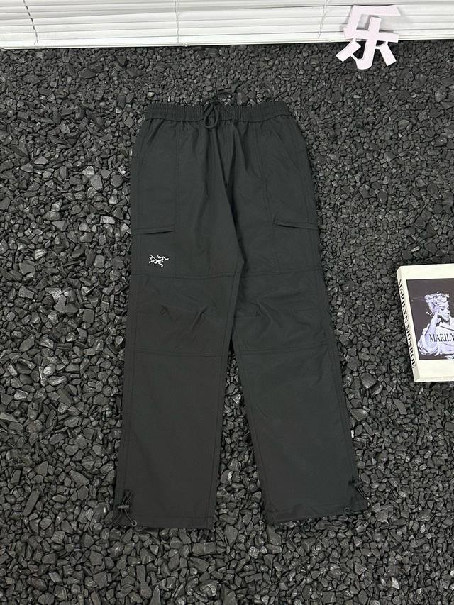 Arc'Teryx 始祖鸟 24Ss秋冬户外防风松紧腰耐磨直筒长裤 - 专业的户外风设计，日本代购原版订制出货！这款的做工复杂程度是我目前做过的所有工装裤中最难