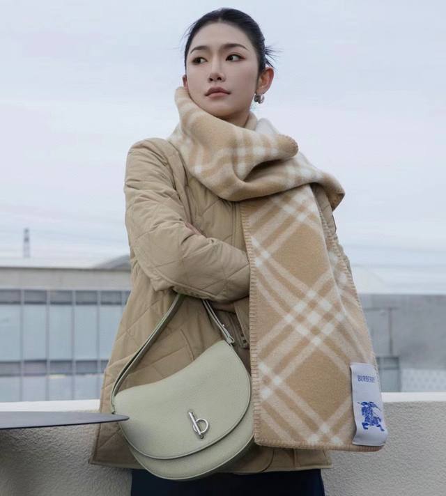 Burberry 羊毛围巾 可遇不可求的王炸级单品，绝对是独家级别，工艺与材料完全与正品无区别，粗犷耐用，厚实保暖 立体感十足，百分之百对版冬季里绝对不能少的一