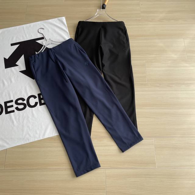 加绒长裤descente 迪桑特 原单品质2024冬季新品 Dualis系列 都市休闲两色男士梭织运动加绒长裤新款 - 舒适体验翻倍！ 这款梭织加绒运动长裤选用