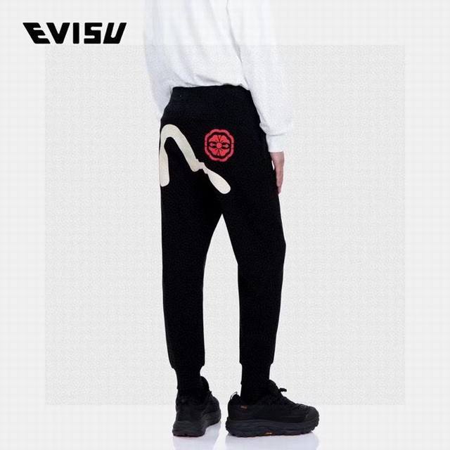 上新， Evisu 2024年秋冬新款缘起物组合印花家花大m 印花男士休闲运动裤 这条运动裤背面印有evisu缘起物组合图案大m,呈现-系列由漫画笔触勾勒的日本