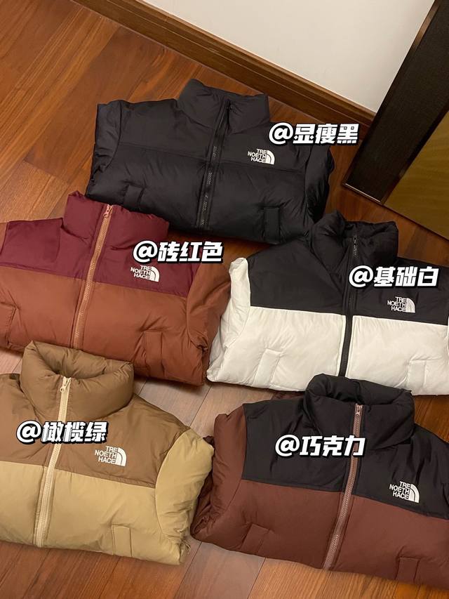 上新 羽绒服版本 Tnf 北面 五色拼接立领短款羽绒服 冬日保暖战袍 整个嫩到不行 没人能拒绝这个韩里韩气羽绒服吧 保暖颜值双在线 真的气质温柔还减龄 短款版型