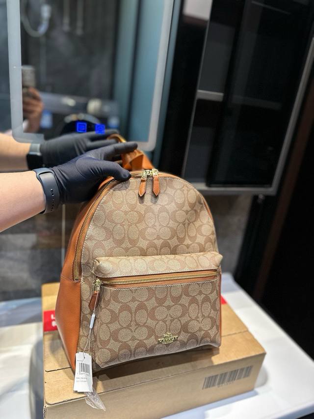 Coach Court 双肩 最新款 “Coach Track蔻驰”双肩包进口原厂面料超高清五金logo标志、专用里内里。超顺滑拉链、油边超平滑、做工精致每个细