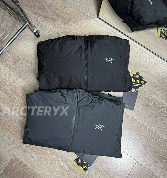 上新 -24Ss秋冬新款 Arc‘Teryx 始祖鸟经典阿童木情侣棉服外套- 颜色：黑色 深灰色 尺码：S-3Xl 进口科技三防面料！为适应严苛环境开发出来的羽